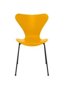 3107 Serie 7 stol i farvet ask af Arne Jacobsen