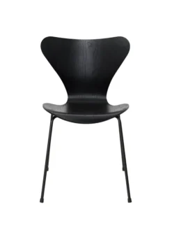 3107 Serie 7 stol i farvet ask af Arne Jacobsen