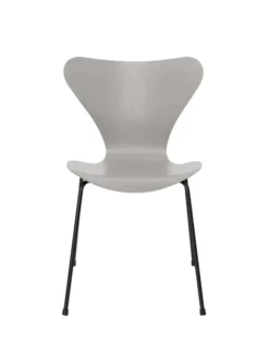 3107 Serie 7 stol i farvet ask af Arne Jacobsen