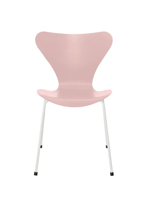3107 Serie 7 stol i farvet ask af Arne Jacobsen