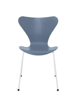 3107 Serie 7 stol i farvet ask af Arne Jacobsen
