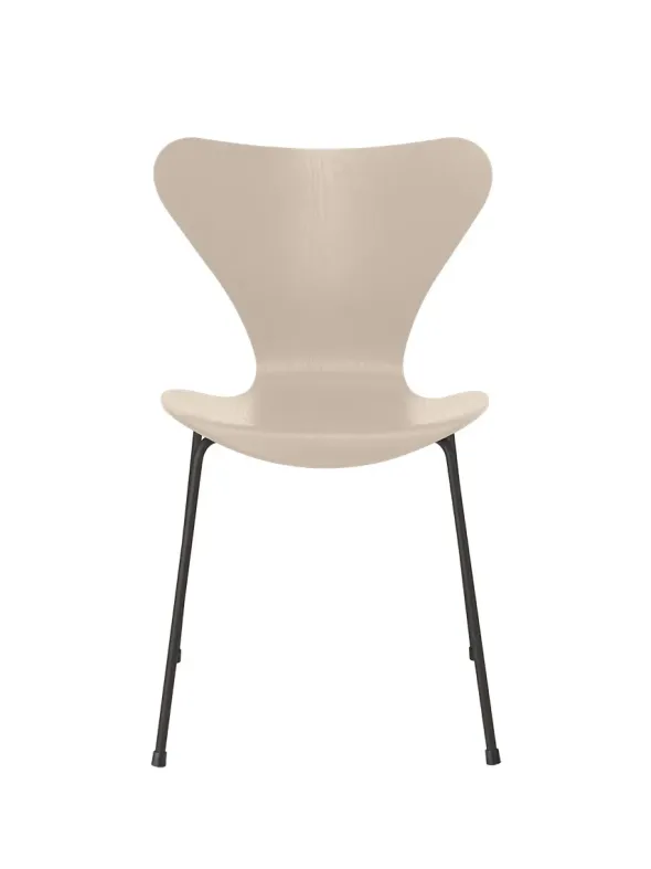3107 Serie 7 stol i farvet ask af Arne Jacobsen