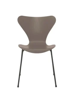 3107 Serie 7 stol i farvet ask af Arne Jacobsen