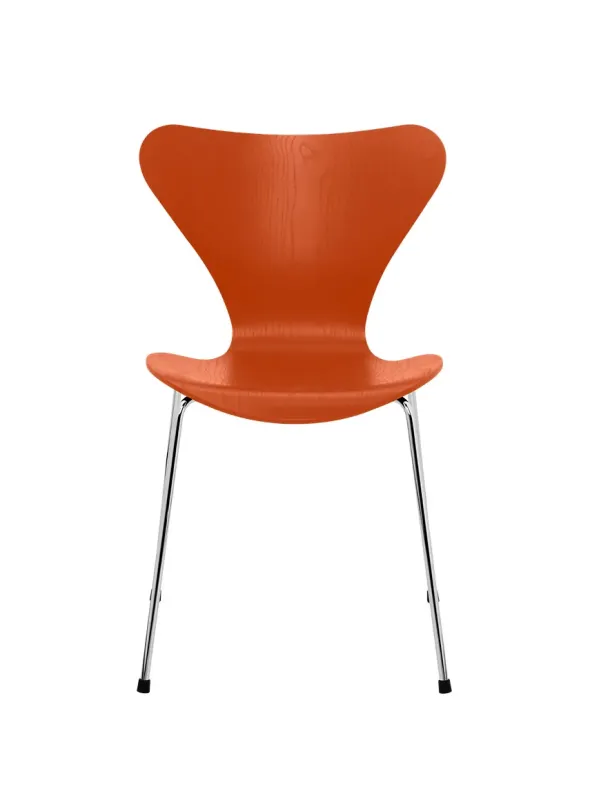 3107 Serie 7 stol i farvet ask af Arne Jacobsen