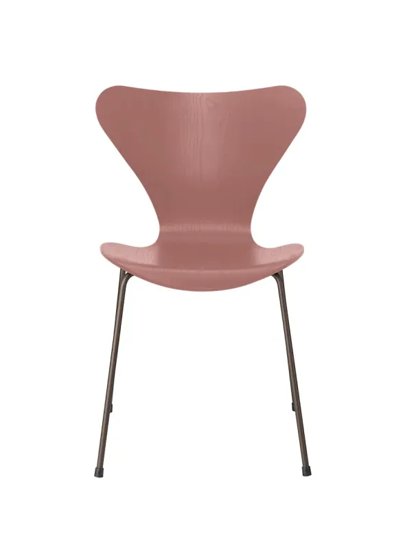 3107 Serie 7 stol i farvet ask af Arne Jacobsen