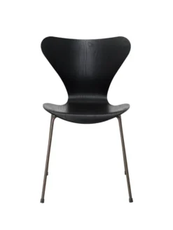 3107 Serie 7 stol i farvet ask af Arne Jacobsen