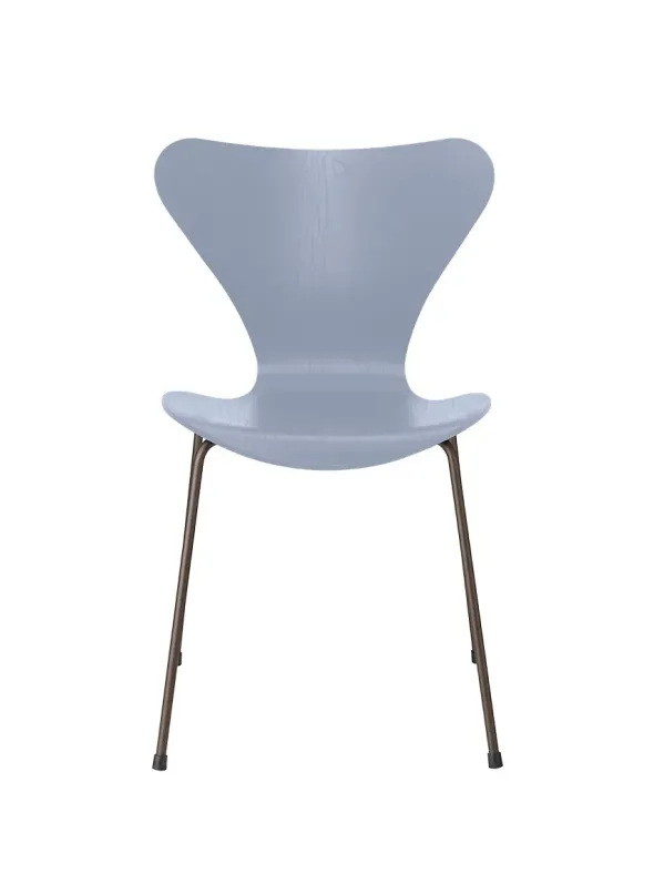 3107 Serie 7 stol i farvet ask af Arne Jacobsen