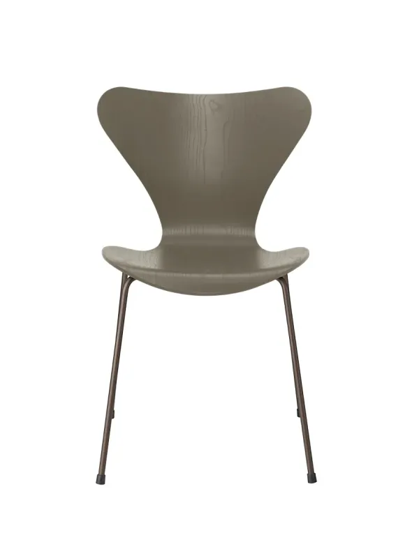 3107 Serie 7 stol i farvet ask af Arne Jacobsen