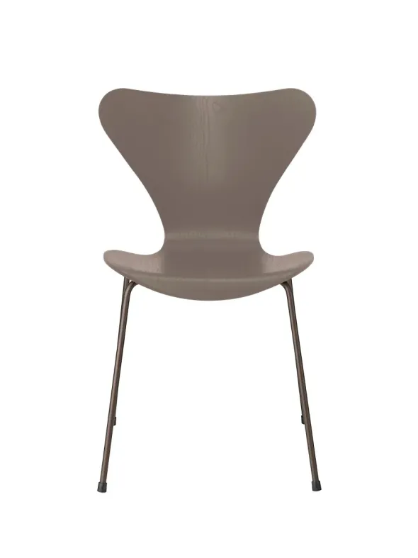 3107 Serie 7 stol i farvet ask af Arne Jacobsen
