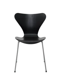 3107 Serie 7 stol i farvet ask af Arne Jacobsen