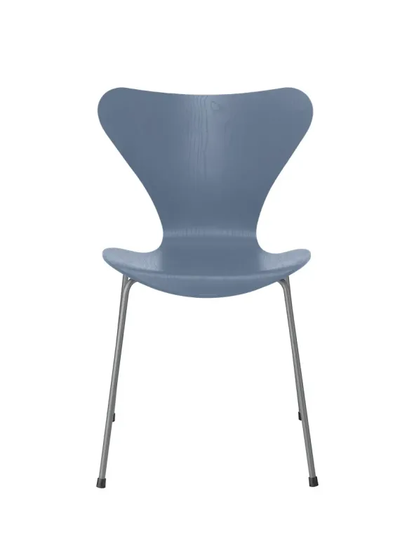 3107 Serie 7 stol i farvet ask af Arne Jacobsen