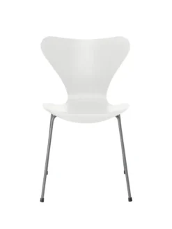 3107 Serie 7 stol i farvet ask af Arne Jacobsen