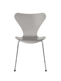 3107 Serie 7 stol lakeret af Arne Jacobsen