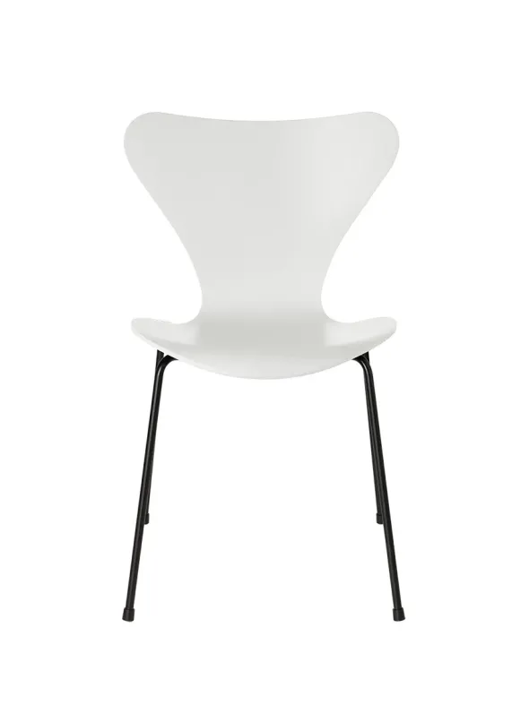 3107 Serie 7 stol lakeret af Arne Jacobsen