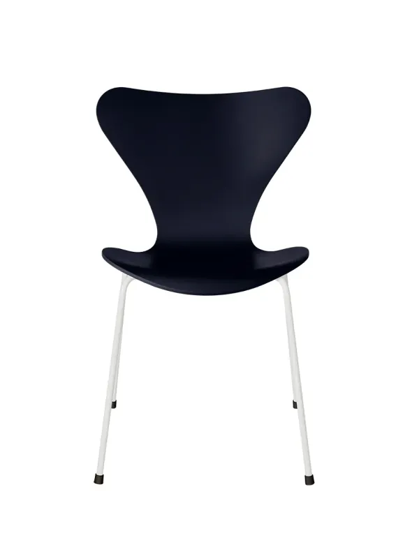 3107 Serie 7 stol lakeret af Arne Jacobsen