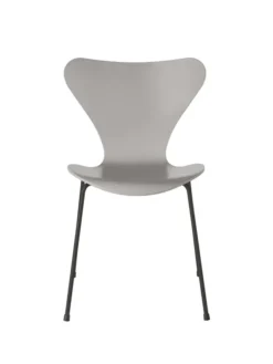 3107 Serie 7 stol lakeret af Arne Jacobsen