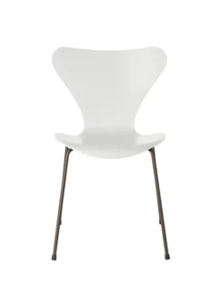 3107 Serie 7 stol lakeret af Arne Jacobsen