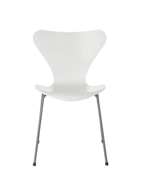 3107 Serie 7 stol lakeret af Arne Jacobsen