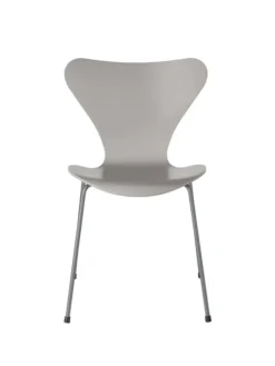 3107 Serie 7 stol lakeret af Arne Jacobsen