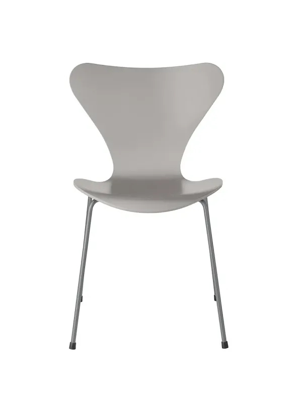 3107 Serie 7 stol lakeret af Arne Jacobsen