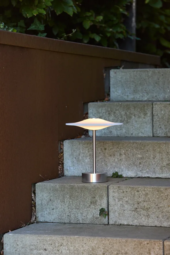 Sinus 22 Portable bordlampe, stål af Piet Hein