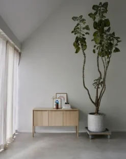 Skagerak Jut Cabinet fra Fritz Hansen