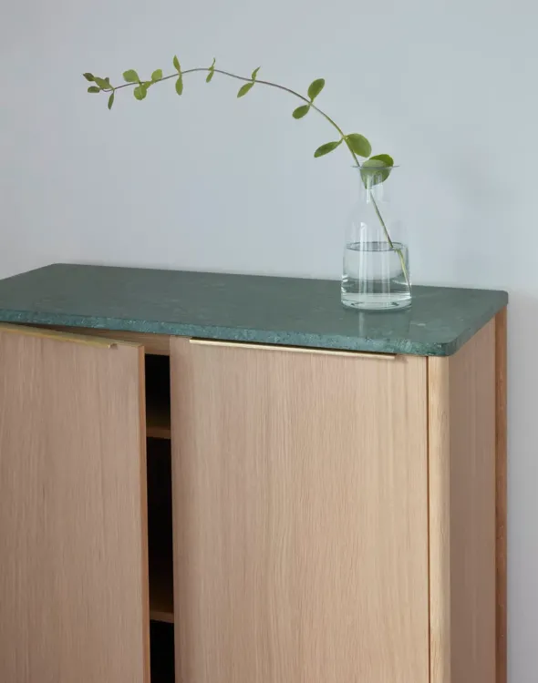 Skagerak Jut High Cabinet fra Fritz Hansen