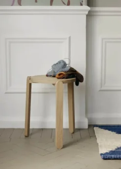 Skagerak Nomad Skammel fra Fritz Hansen