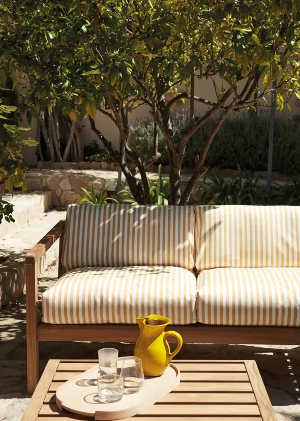 Skagerak Virkelyst 2 pers. Sofa, Golden Yellow Stripe fra Fritz Hansen