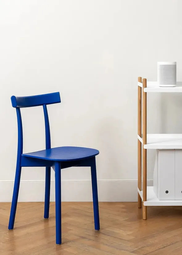 Skinny wooden chair, ash/blue fra Nine