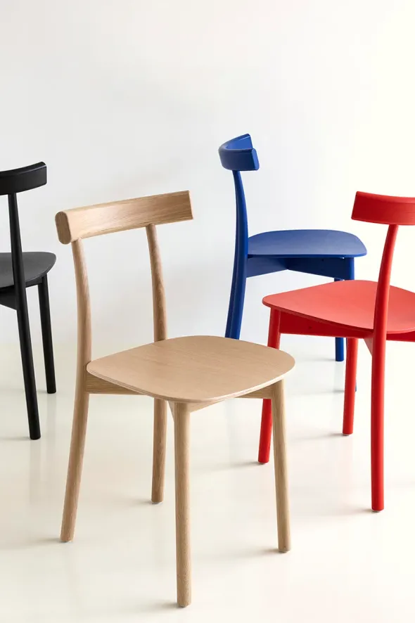 Skinny wooden chair, ash/blue fra Nine