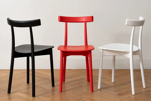 Skinny wooden chair, ash/red fra Nine
