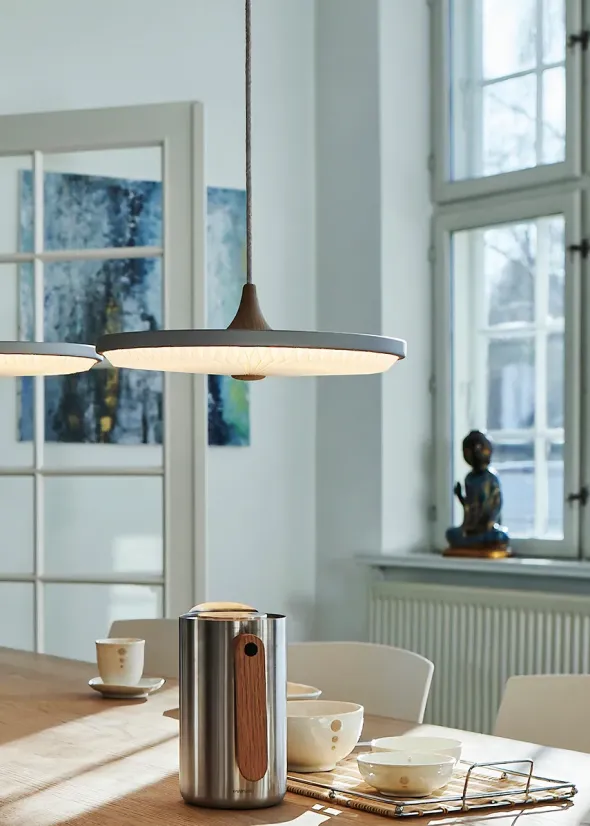 Soleil pendel small, lys eg, plast skærm fra Le Klint