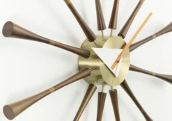 Spindle Clock fra Vitra
