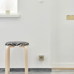 Square 2 Stikdåse med USB, beige fra Avolt
