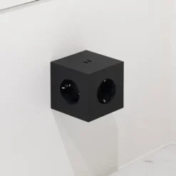 Square 2 Stikdåse med USB, sort fra Avolt