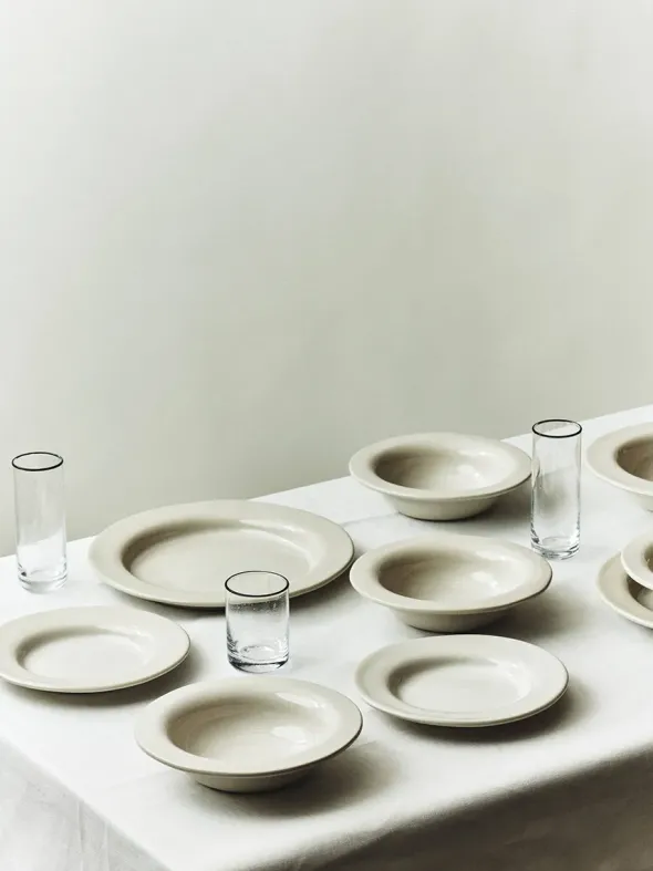 S.R. Large Shallow Bowl fra Louise Roe