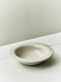 S.R. Small Shallow Bowl fra Louise Roe