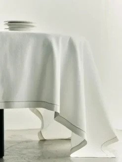 S.R. Table Cloth 01 fra Louise Roe
