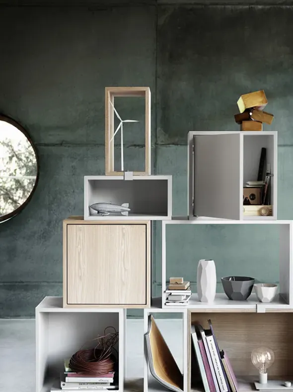 Stacked Reol m. Låge fra Muuto