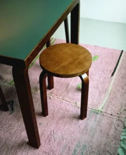 Stool E60, walnut stained fra Artek