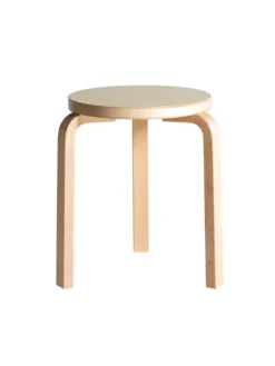 Stool 60, lakeret birk fra Artek