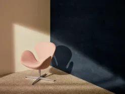 3320 Svanen i stof (prisgruppe 2) af Arne Jacobsen