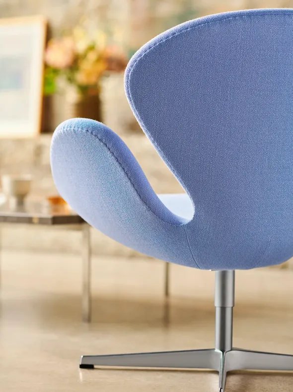 3320 Svanen i stof (prisgruppe 1) af Arne Jacobsen