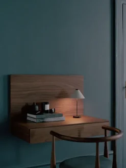 Tana Wall Mounted Desk, walnut fra New Works