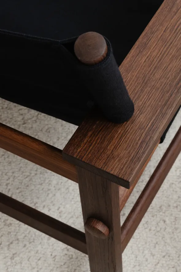 The Canvas Chair, røget eg sort canvas af Børge Mogensen