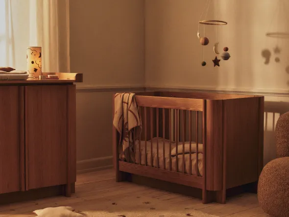 Tilu Baby Cot tremmeseng, olieret eg fra Ferm Living