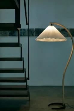 Timberline gulvlampe fra GUBI