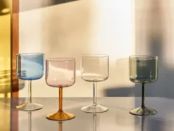 Tint Wine Glass fra Hay