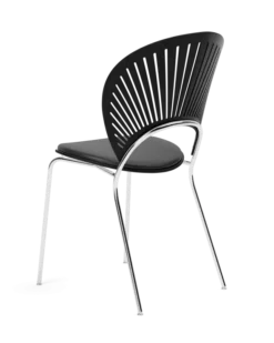 Trinidad stol m. sort læder på sæde fra Fredericia Furniture